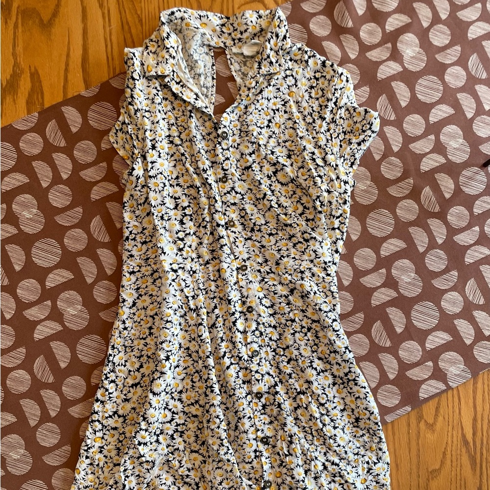FOREVER 21 Open Back Daisy Dress - Picture 1 of 3